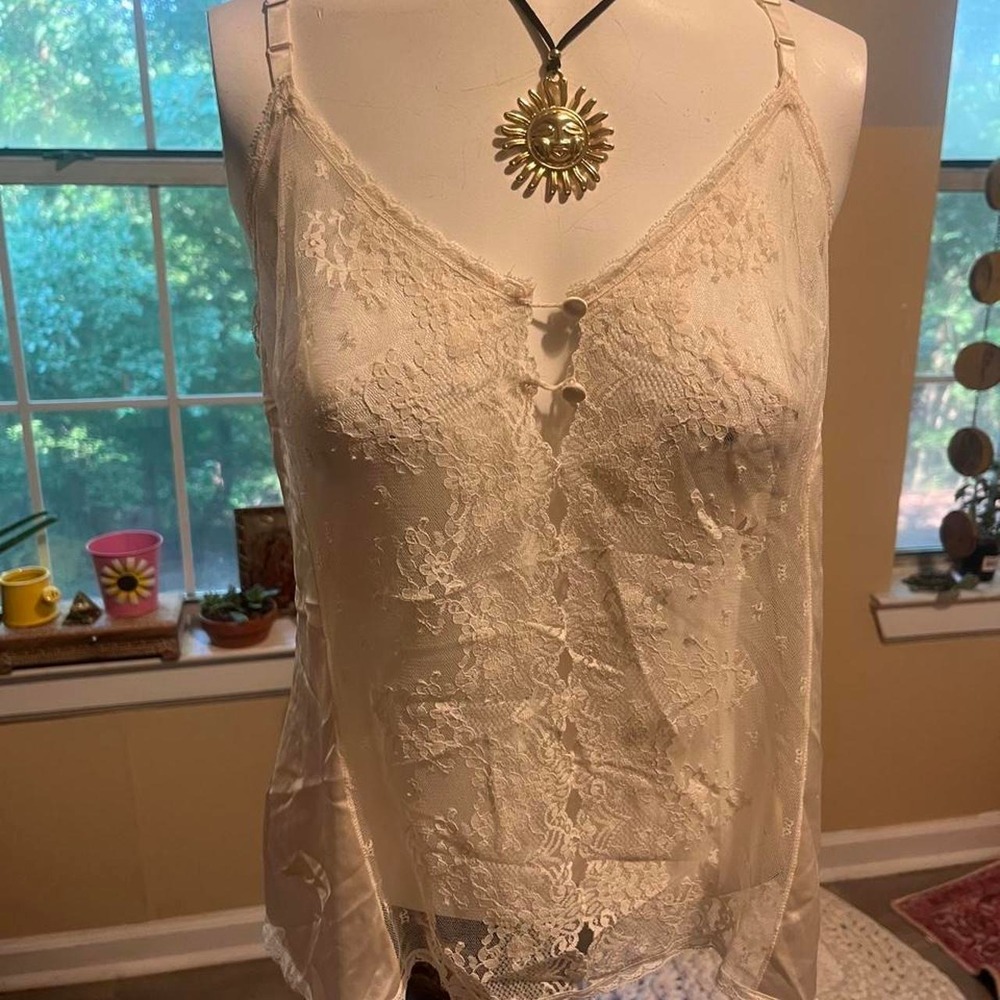 Cream lace cami top with floral embroidery, size M Dainty